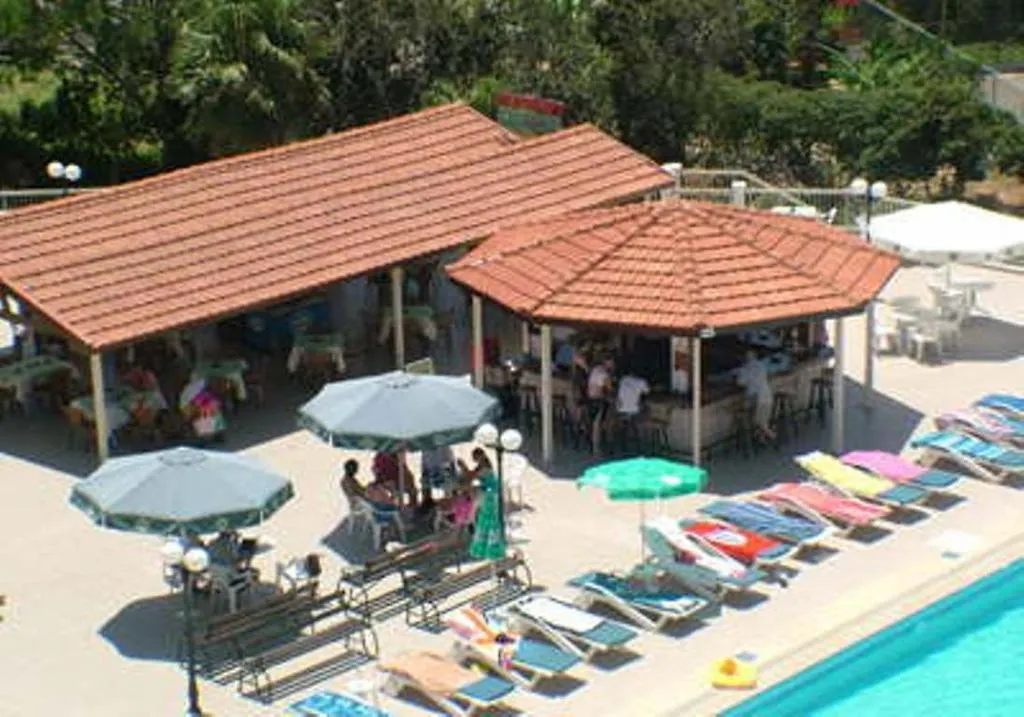 Tofinis Hotel Айя-Напа
