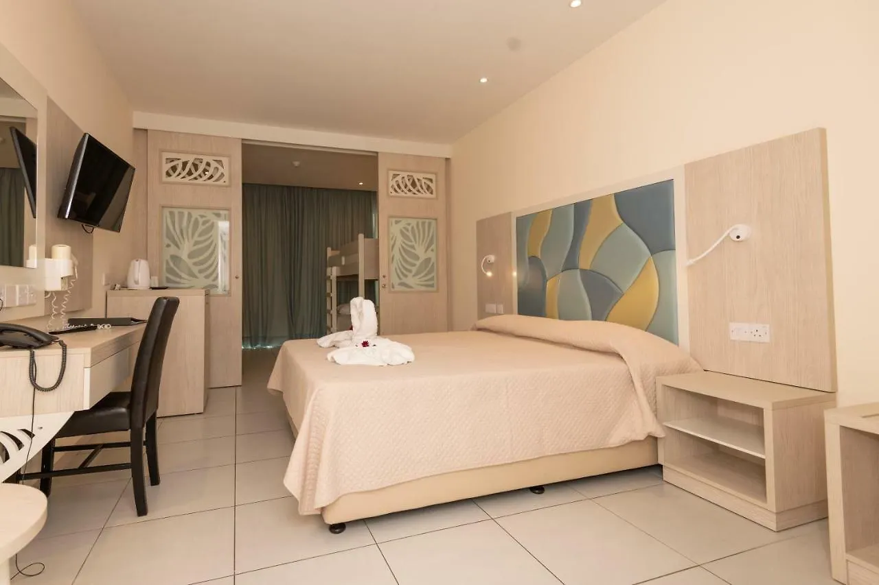 Tofinis Hotel Айя-Напа